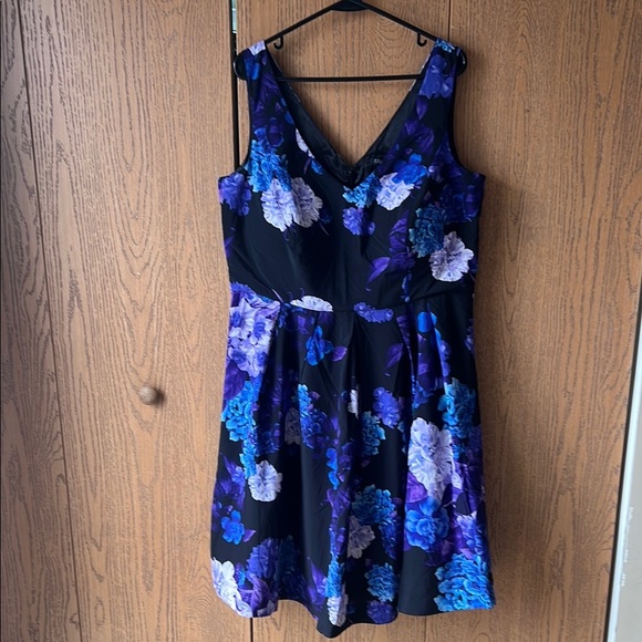 NEW Purple and Blue Hydrangea Fit & Flare Dress Size 16W - Picture 2 of 15
